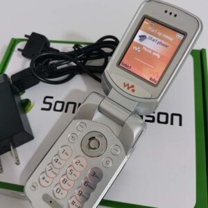 Unlocked Sony Ericsson W300 W300i Radio GSM 2G Bluetooth Keyboard Cellphone Bundle Description 1 battery - Image 2