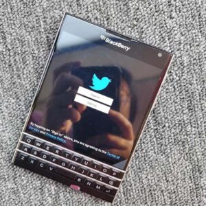 BlackBerry Passport Q30 32GB 13MP QWERTY Keyboard Cellphone SQW100-1 (Sealed) Color White - Image 10