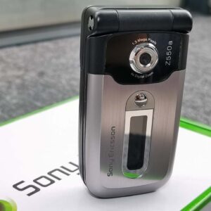 Unlocked Sony Ericsson Z550 Z550i Z550a 2G 25MB Bluetooth 1.3MP Clamshell phone battery batteries x 2
