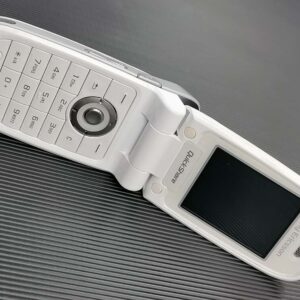 Sony Ericsson Z520 Z520i Unlocked GSM 2G 1.8" Clamshell phone Fully Working battery 1 * battery - Image 3