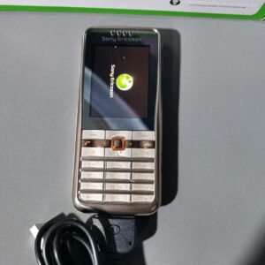 Classic Sony Ericsson G502 Unlocked 3G Bluetooth 2.0" GSM phone Good Condition battery 2*batteries - Image 2