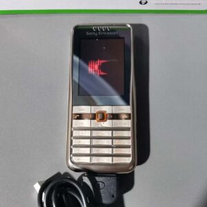 Classic Sony Ericsson G502 Unlocked 3G Bluetooth 2.0" GSM phone Good Condition battery 2*batteries - Image 3
