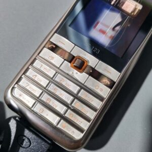 Classic Sony Ericsson G502 Unlocked 3G Bluetooth 2.0" GSM phone Good Condition battery 2*batteries - Image 5