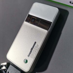 Classic Sony Ericsson G502 Unlocked 3G Bluetooth 2.0" GSM phone Good Condition battery 2*batteries - Image 10