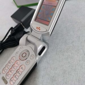 Sony Ericsson W300 W300i Radio GSM Unlocked 2G Bluetooth Cellphone Bundle Description 2 batteries - Image 2