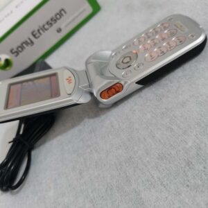Sony Ericsson W300 W300i Radio GSM Unlocked 2G Bluetooth Cellphone Bundle Description 2 batteries - Image 3