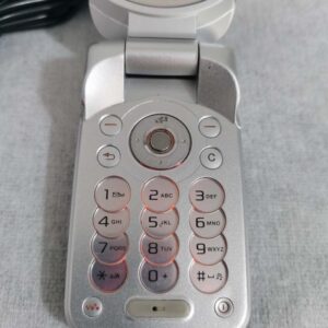 Sony Ericsson W300 W300i Radio GSM Unlocked 2G Bluetooth Cellphone Bundle Description 2 batteries - Image 5
