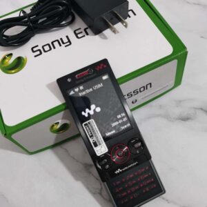 Original Sony Ericsson W715 - GSM / HSPA Walkmans Slide phone good condition Bundle Description 2*batteries Color Black - Image 3