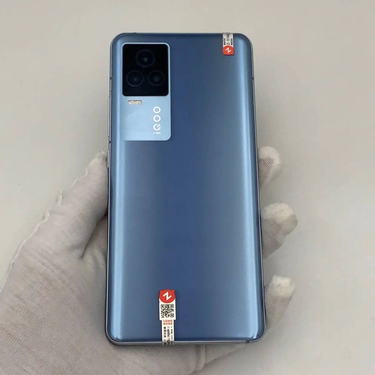 vivo iQOO 7 6.62" 48MP 128GB 256GB Snapdragon 888 5G Android 11 CN version Color please note color in order Charger Included Yes storage 8GB+128GB
