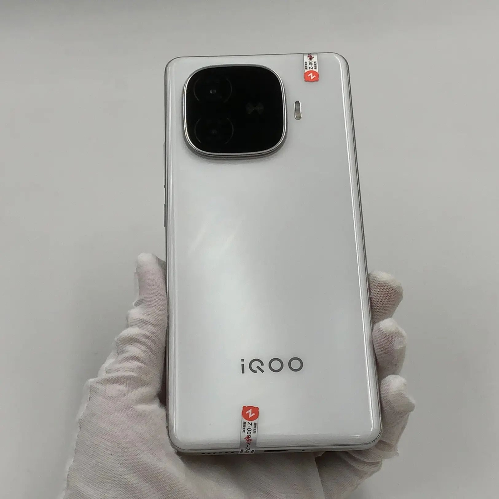 vivo iQOO Z9 6.67" 50MP 8GB+256GB Dimensity 7200 Android 14 CN version Color please note the color in order Charger Included Yes storage 8GB+128GB
