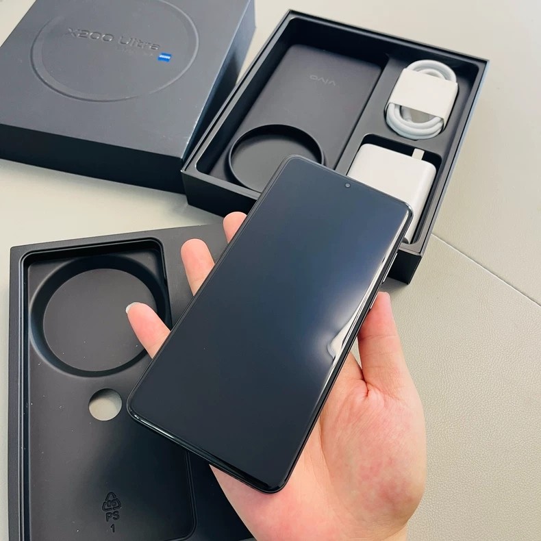 Vivo X200 Ultra Snapdragon 6.82"200MP 256/512GB Android Unlocked Smartphone bind Mobile phone and charger storage 16+512GB colors Please note the color