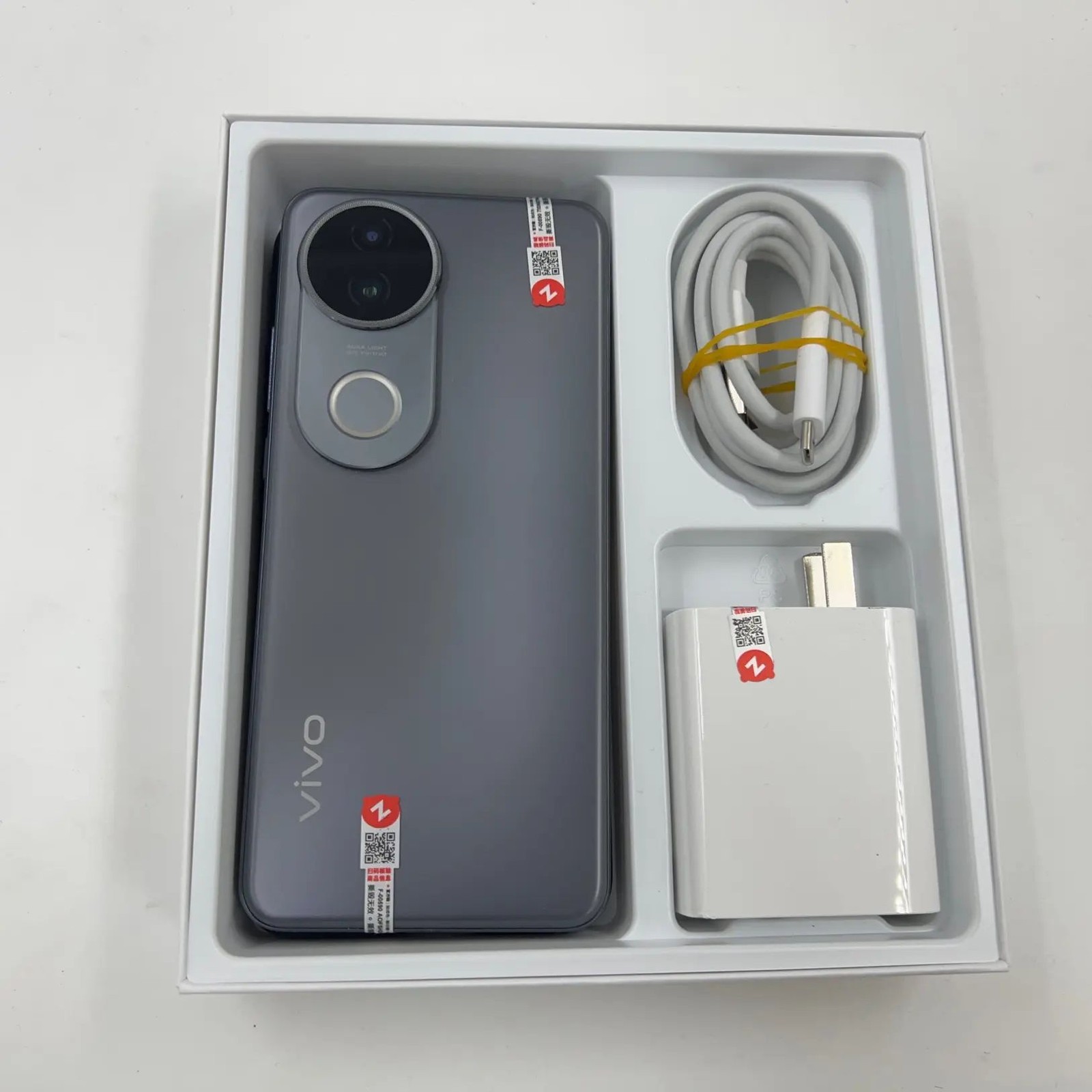 vivo S20 6.67" 50MP 256GB 512GB Snapdragon 7 Gen 3 Android 15 CN version   in order Charger Included Yes storage 8GB+256GB