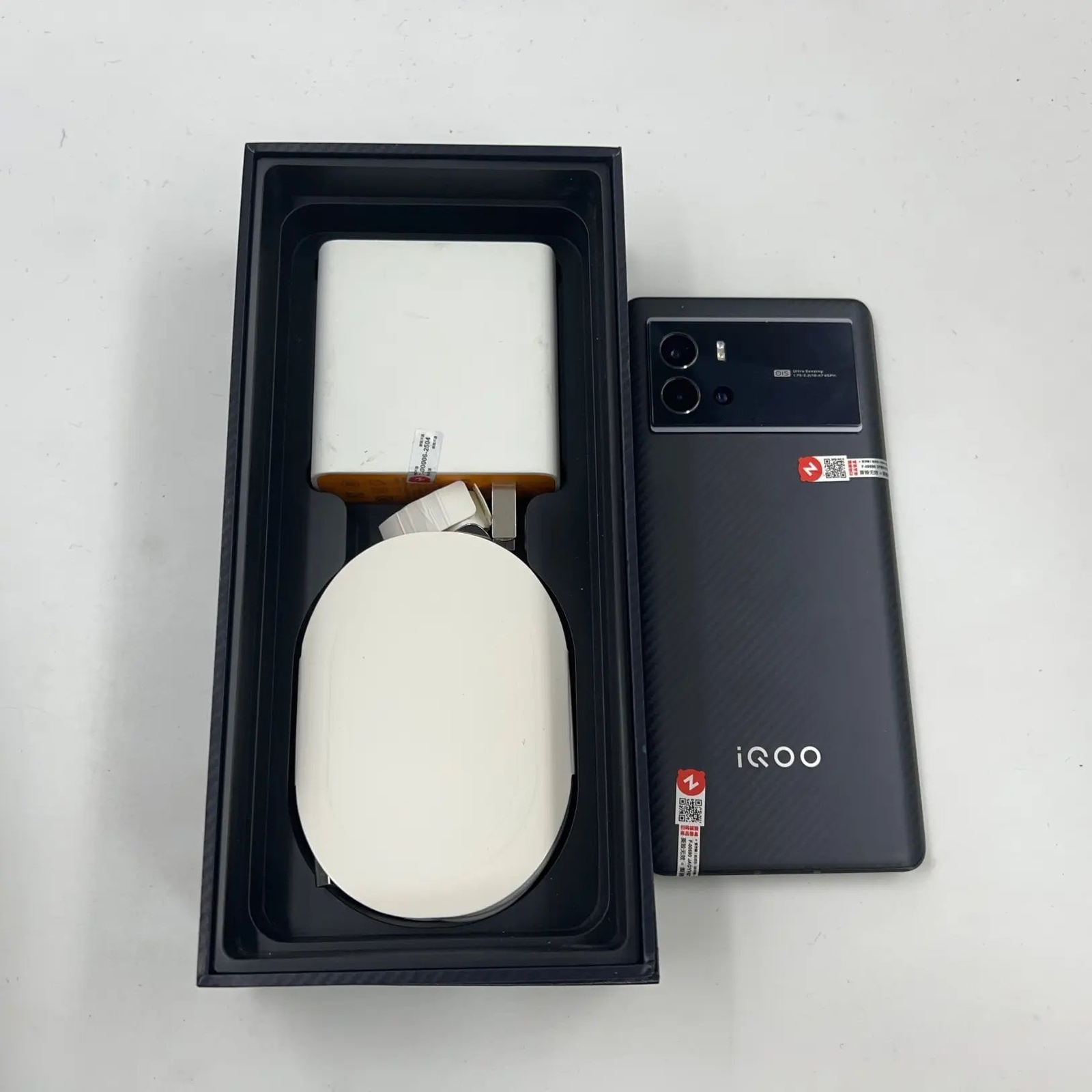 vivo iQOO 9 6.56" 48MP 256GB 512GB Snapdragon 888+ 5G Android 12 CN version Color Random Color Charger Included Yes storage 8GB+256GB