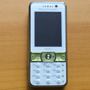 Original Unlocked Sony Ericsson K660 K660i 2G /3G HSDPA 2100 Mobile Phone 32 MB  Battery 2*Battery Color White - Image 5