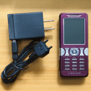 Sony Ericsson K550i Very Rare - For Collectors - Unlocked 64 MB  Battery 1*Battery Color Purple - Image 2