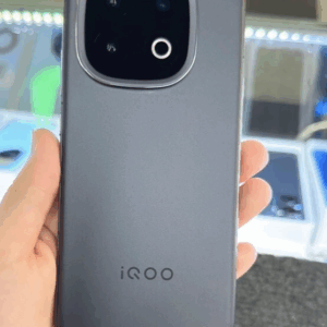 vivo iQOO 13 6.82" 50MP LTPO AMOLED 144Hz Snapdragon 8 Elite  High-Res Camera Colors Random color or color noted by yourself Charger Included Yes Storage Capacity 256GB 12GB - Image 8