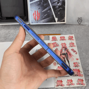 ZTE nubia RedMagic 7 Pro Transformers Limited 12+256GB Unlocked Google Global Package Mobile phone and charger - Image 2