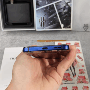 ZTE nubia RedMagic 7 Pro Transformers Limited 12+256GB Unlocked Google Global Package Mobile phone and charger - Image 4
