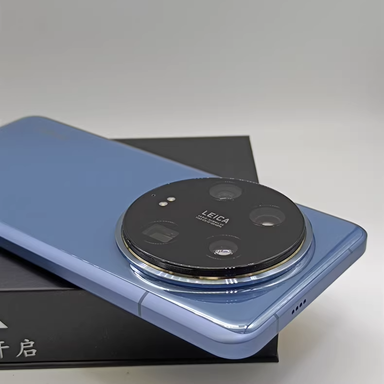 Xiaomi 14 Ultra Android 14 Snapdragon 8 Gen 3 5G -(unlocked) Google Storage 16+1T Color Please note the color