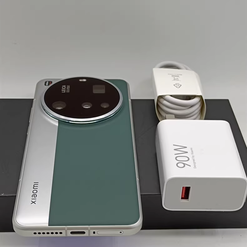 Xiaomi 15 Ultra Android 15 50MP -(unlocked) 5G Google Storage 12+256GB Color Please note the color