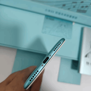 Xiaomi Mi A2 (Mi 6X) "Hatsune Miku" 6+64GB Android Google Package Mobile phone and charger - Image 2