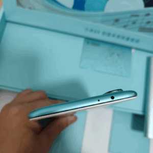 Xiaomi Mi A2 (Mi 6X) "Hatsune Miku" 6+64GB Android Google Package Mobile phone and charger - Image 3