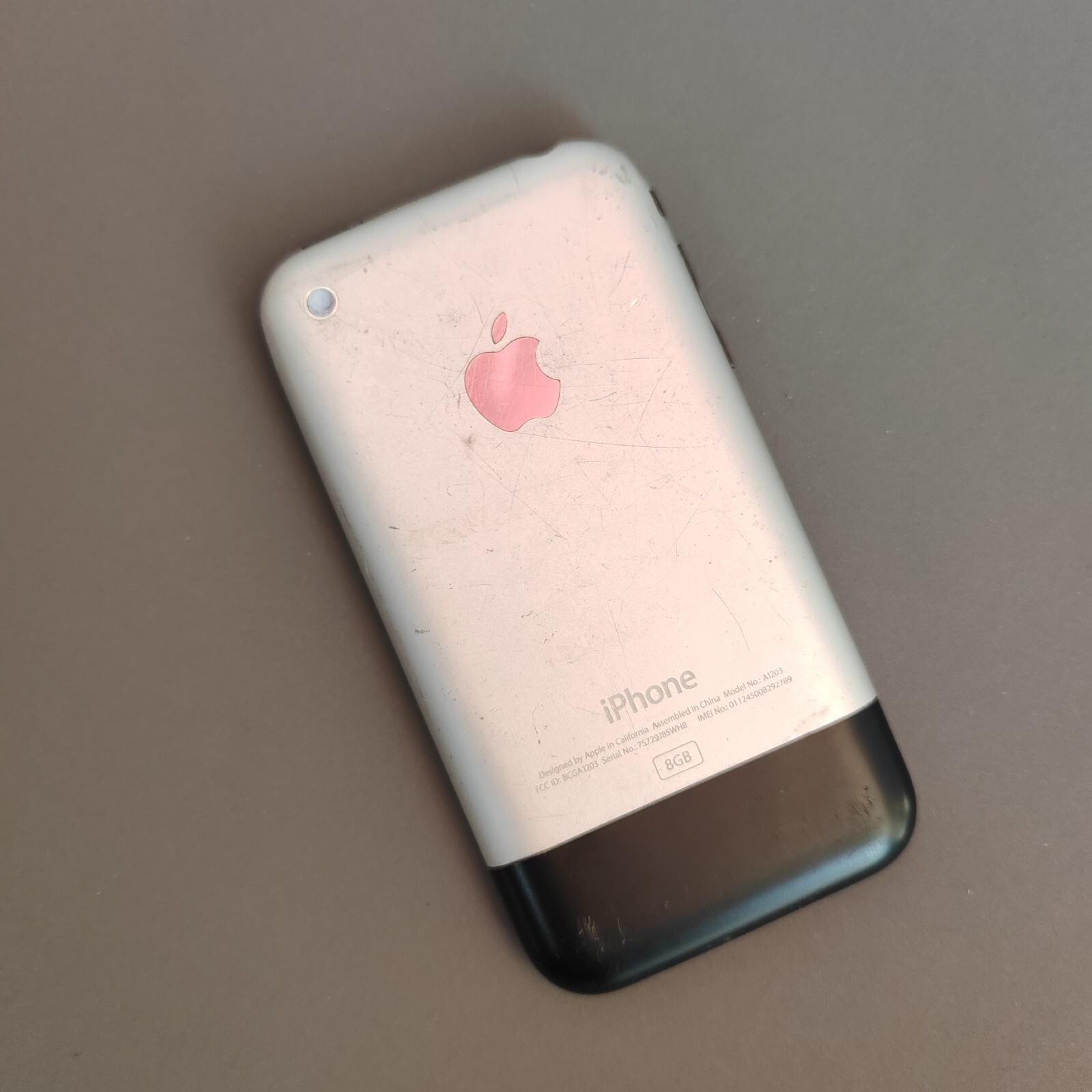 Apple iPhone 1st gen (iPhone2G) 8GB 2MP 3.5"  Sliver  IOS3.1.3 NO.80