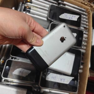 Apple iPhone 2G 1st Gen Unable to function properly, repair or use parts Storage Capacity 8GB - Image 2