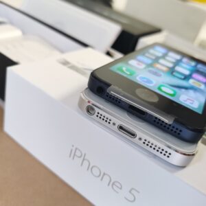 99% New Apple iphone 5 16GB 32GB 64GB unlocked smart phone very rare iOS 6 Colors Black storage 16GB iOS Very rare iOS 6 - Image 4