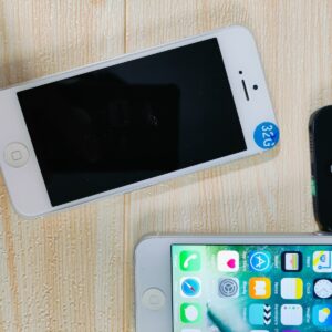 Very Good condition Apple iPhone 5 16/32GB unlocked 4G networks smartphone Color Black Storage Capacity 16 GB - Image 3