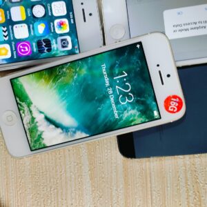 Very Good condition Apple iPhone 5 16/32GB unlocked 4G networks smartphone Color Black Storage Capacity 16 GB - Image 5