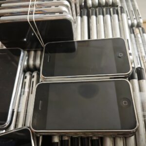 Apple iphone 2G 1st Generation 8G Not working, damaged, using parts,wholesale binding Screen breakage Model Number 4GB