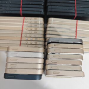 📱 Apple iPhone 5S - 16/32/64GB - (Unlocked) IOS12 usedphone black white gold 📱 Storage 16GB ColorS white Features no fingerprint - Image 3