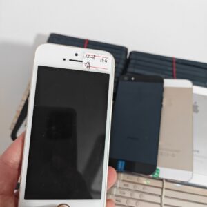 📱 Apple iPhone 5S - 16/32/64GB - (Unlocked) IOS12 usedphone black white gold 📱 Storage 16GB ColorS white Features no fingerprint - Image 15