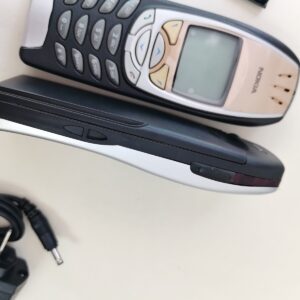 Nokia 6310i - Silver / jet Black (Unlocked) Cellular Phone Features Jet Black - Image 4