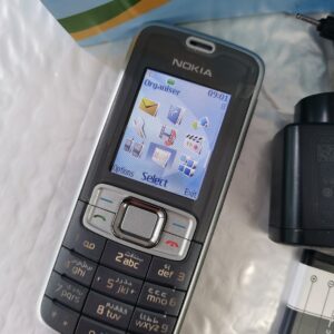 Nokia 3109 Classic Grey (Unlocked ) Mobile Phone Bundle Description 1 battery