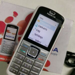 Nokia 5070 - Red (Unlocked) Cellular Phone - Image 5