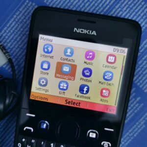 Nokia Asha 210 (2013)  mobile phones Unlocked GSM 2.4`Dual single SIM Cards Bundle Description 1 battery SIM Card Slot Single SIM - Image 3