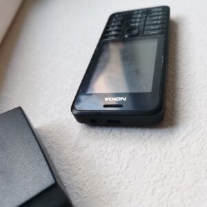Excellent condition Nokia Asha 301 Black (Unlocked) Mobile Phone + 12 Months War SIM Single sim Battery 1 battery - Image 3