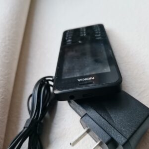 Excellent condition Nokia Asha 301 Black (Unlocked) Mobile Phone + 12 Months War SIM Single sim Battery 1 battery - Image 4