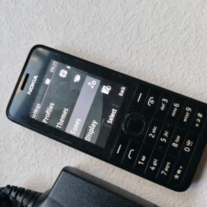 Excellent condition Nokia Asha 301 Black (Unlocked) Mobile Phone + 12 Months War SIM Single sim Battery 1 battery - Image 9