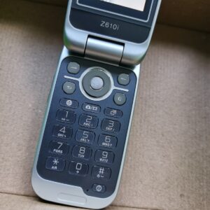 Unlocked Original Sony Ericsson Z610 Z610i Mobile Phone GSM Flip Cellphone