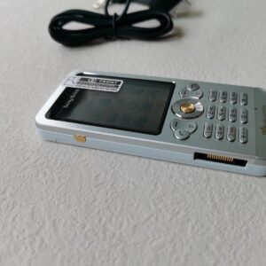 Sony Ericcson Walkman W302 - silver Black (Unlocked) Cellular  Bundle Description 1 battery - Image 5