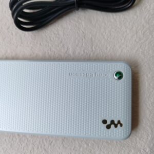Sony Ericcson Walkman W302 - silver Black (Unlocked) Cellular  Bundle Description 1 battery - Image 8