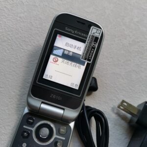 Sony Ericsson Z610i - Gray (Faulty) Flip Basic Button Classic Mobile Phone Bundle Description 2 batteries - Image 4