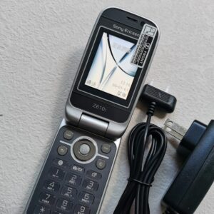 Sony Ericsson Z610i - Gray (Faulty) Flip Basic Button Classic Mobile Phone Bundle Description 2 batteries - Image 7