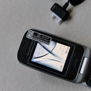 Sony Ericsson Z610i - Gray (Faulty) Flip Basic Button Classic Mobile Phone Bundle Description 2 batteries - Image 8