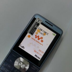 Sony Ericsson W350 Cellular Phone Bundle Description 2 batteries - Image 3