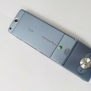 Sony Ericsson W350 Cellular Phone Bundle Description 2 batteries - Image 9