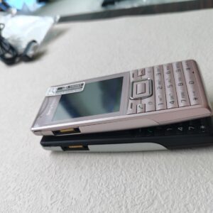 Sony Ericsson Elm J10, J10i, - Metal black / Pink (Unlocked) Cellular Phone Color Pink Battery 2 batteries - Image 19